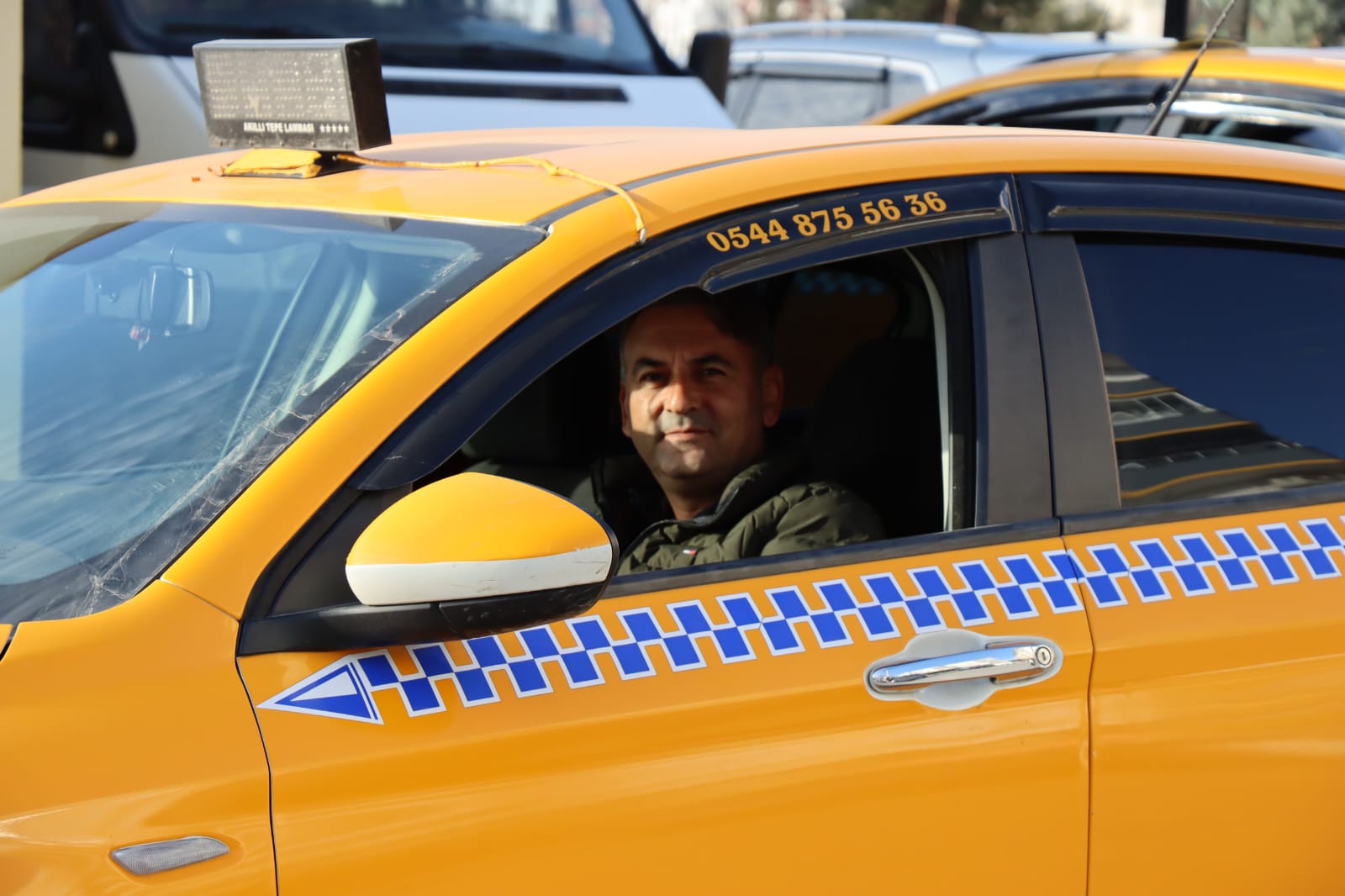 Siirt Meydan Taksi şoförü direksiyonda